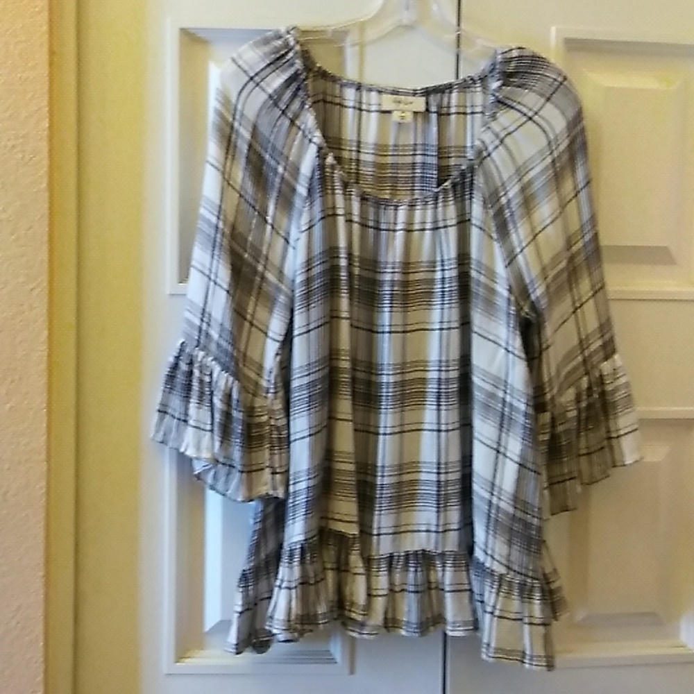 Style and fit size medium blouse